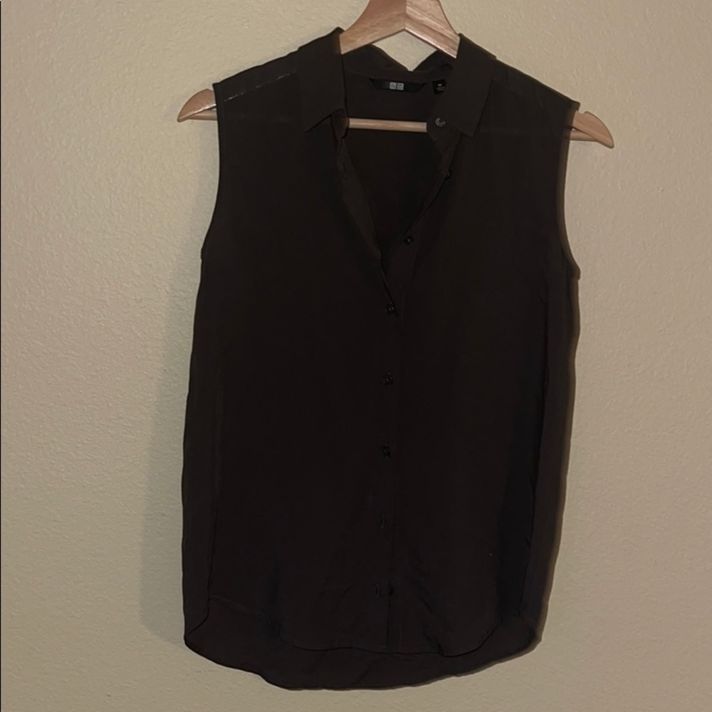 🧡 Uniqlo collard sleeveless top !